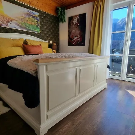 Osborne Near Hallstatt *