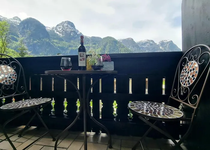 Osborne Near Hallstatt Όμπερτραουν